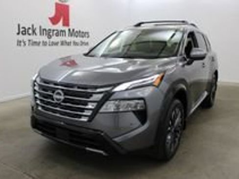 New 2026 Nissan Rogue Platinum w/ Platinum Premium Package image 2