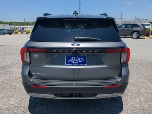Certified 2025 Ford Explorer Active w/ Active Comfort Package RWD image 4