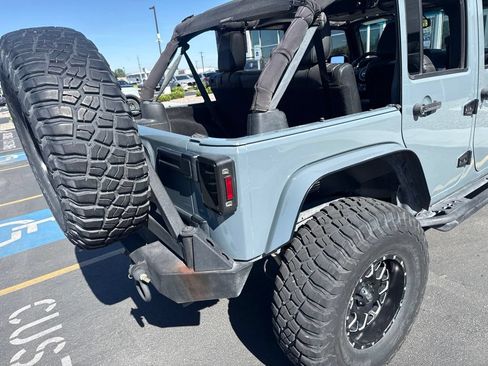 Used 2015 Jeep Wrangler Unlimited Sahara w/ Connectivity Group AWD/4WD image 5