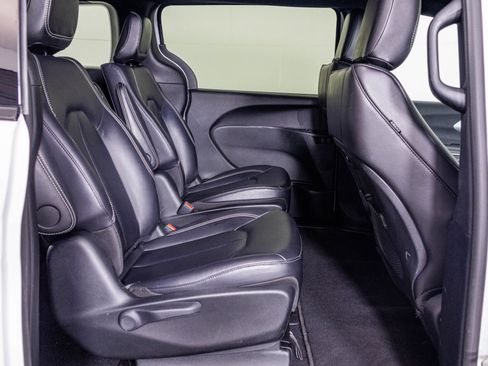 Used 2024 Chrysler Pacifica Limited FWD image 44