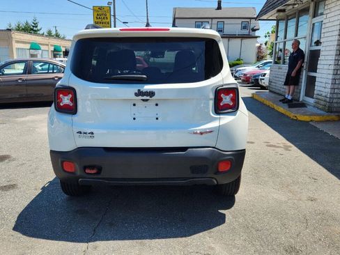 Used 2016 Jeep Renegade Trailhawk w/ Premium Trailhawk Package AWD/4WD image 7
