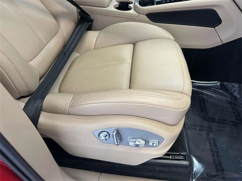 Used 2024 Porsche Macan image 15