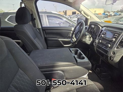 Used 2017 Nissan Titan SV image 3