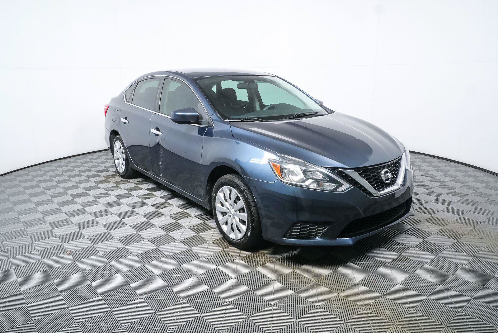 Used 2017 Nissan Sentra SV FWD image 1