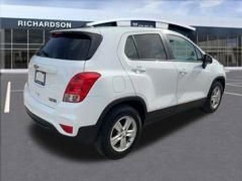 Used 2020 Chevrolet Trax LS w/ Tint and Cruise Package image 5
