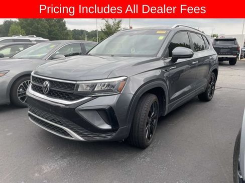 Used 2022 Volkswagen Taos SE w/ IQ.Drive SE Package AWD/4WD image 1