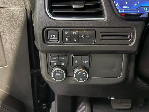 Used 2024 Chevrolet Tahoe Premier AWD/4WD image 27