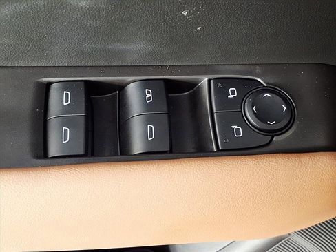 Used 2025 GMC Canyon AT4 image 12