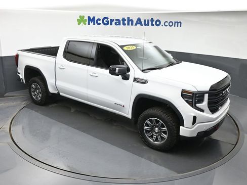 Used 2025 GMC Sierra 1500 AT4 image 3