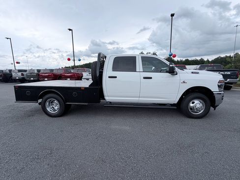 New 2026 RAM 3500 Tradesman w/ Chrome Appearance Group A AWD/4WD image 4