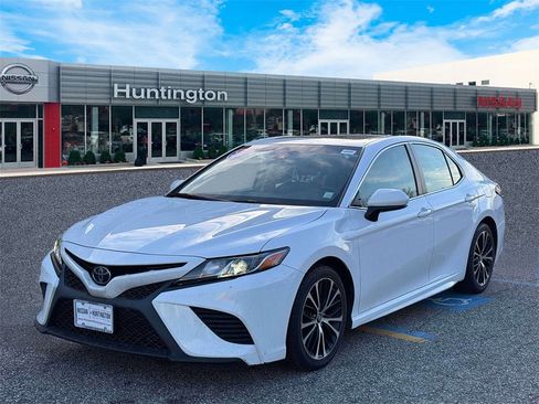 Used 2018 Toyota Camry SE image 4