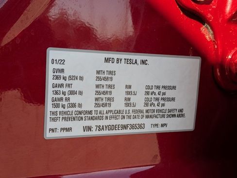 Used 2022 Tesla Model Y Long Range image 25