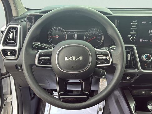Used 2023 Kia Sorento LX FWD image 28