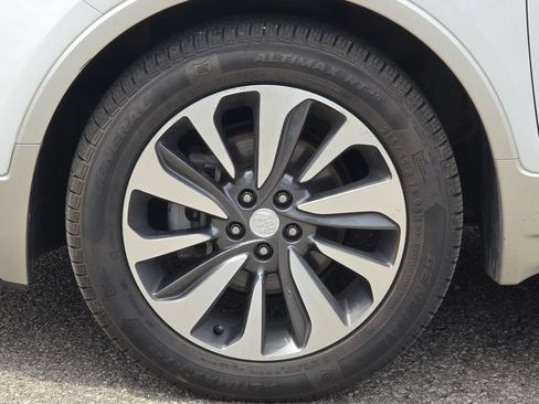 Certified 2018 Buick Encore Premium FWD image 34