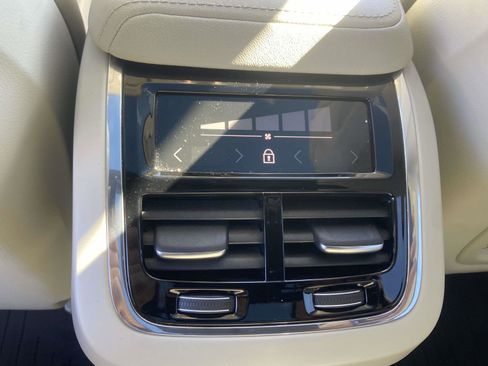 Certified 2023 Volvo XC60 B5 Ultimate w/ Protection Package Premier image 15