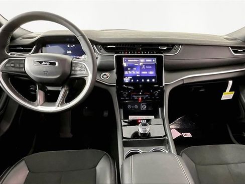 New 2025 Jeep Grand Cherokee L Laredo image 6