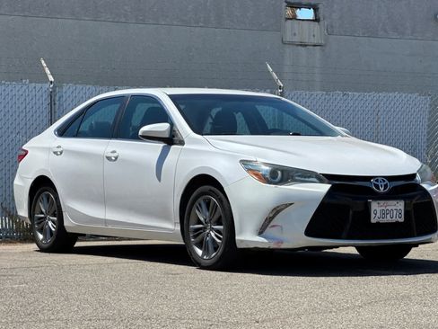 Used 2015 Toyota Camry SE FWD image 7