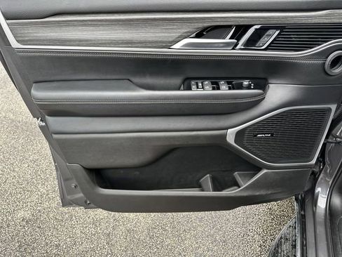 New 2024 Jeep Wagoneer L Series III w/ Convenience Group I image 8