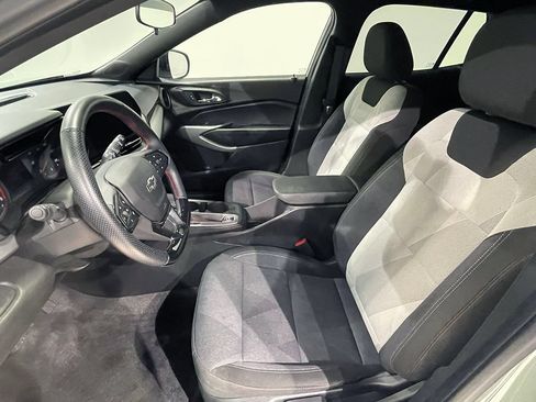 Used 2024 Chevrolet Trax RS FWD image 3