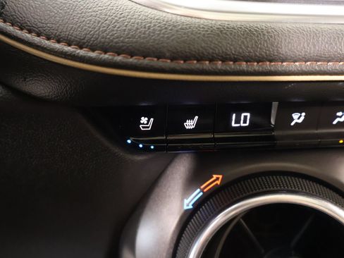 Used 2019 Chevrolet Blazer Premier w/ Sun and Wheels Package FWD image 8