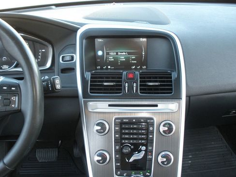 Used 2016 Volvo XC60 T6 Platinum w/ Protection Package AWD/4WD image 36