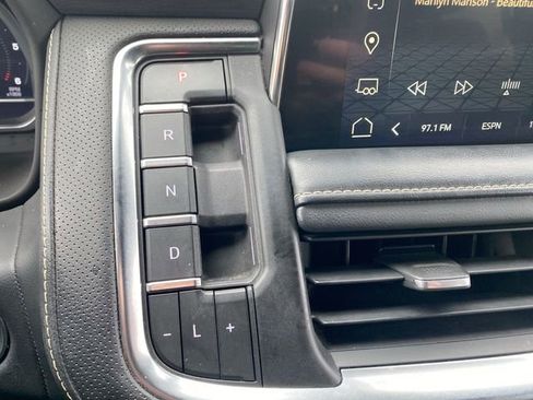 Used 2022 GMC Yukon XL SLT w/ SLT Premium Package image 15