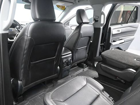Used 2023 Ford Explorer Limited w/ Equipment Group 301A RWD image 16
