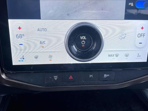 Used 2022 Ford F150 Lightning Lariat image 31