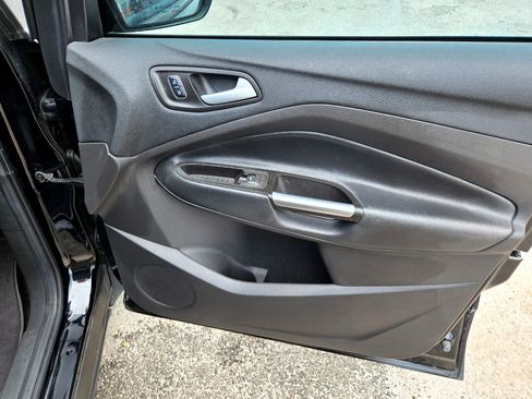 Used 2017 Ford Escape SE w/ SE Sport Appearance Package image 24