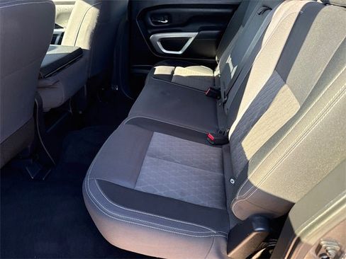 Used 2022 Nissan Titan SV image 16