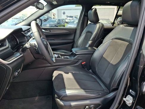 Certified 2023 Jeep Grand Cherokee Altitude AWD/4WD image 17