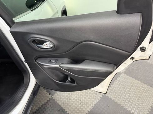 Used 2019 Jeep Cherokee Limited AWD/4WD image 41