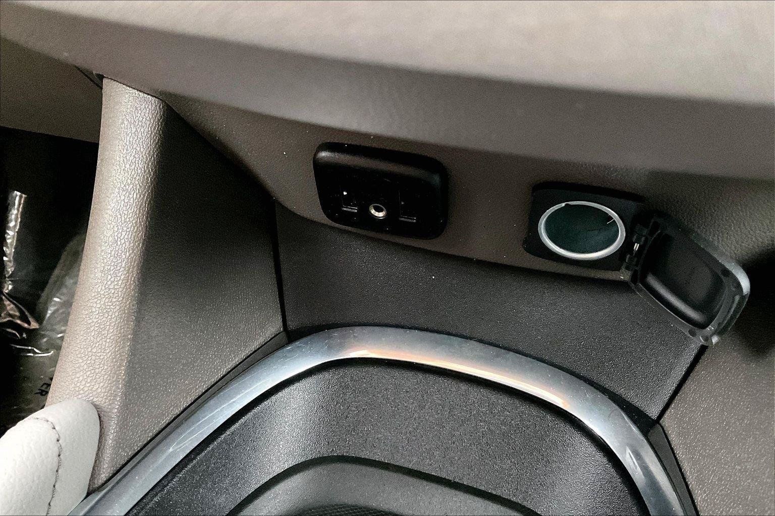 Used 2017 Chevrolet Malibu LT FWD image 30