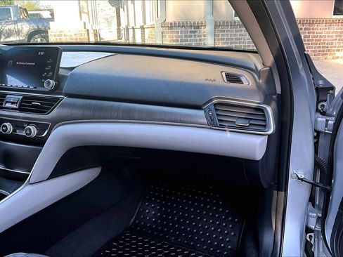 Used 2020 Honda Accord LX image 17