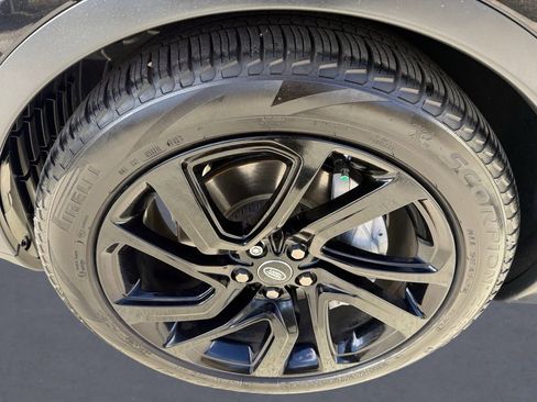 Used 2024 Land Rover Discovery S image 8