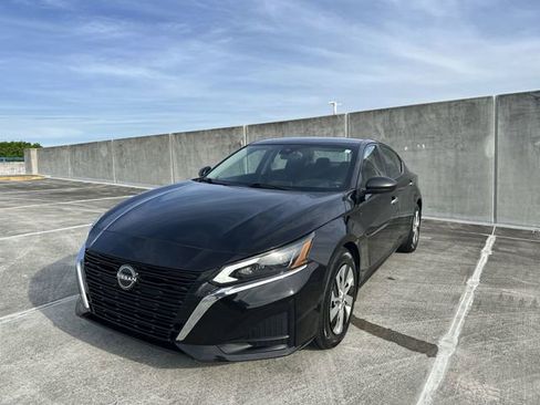 Used 2024 Nissan Altima 2.5 S FWD image 31