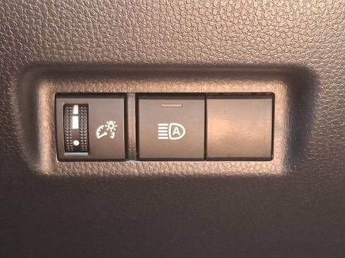 Used 2025 Toyota RAV4 XLE AWD/4WD image 25