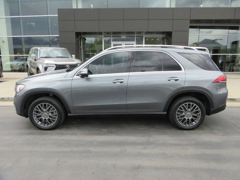Used 2021 Mercedes-Benz GLE 450 4MATIC image 3