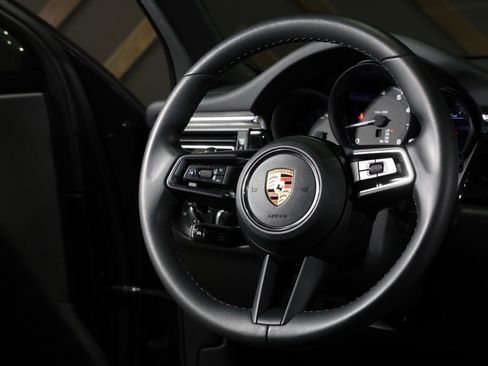 Used 2023 Porsche Macan image 34