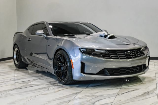 Used 2021 Chevrolet Camaro LT RWD image 9