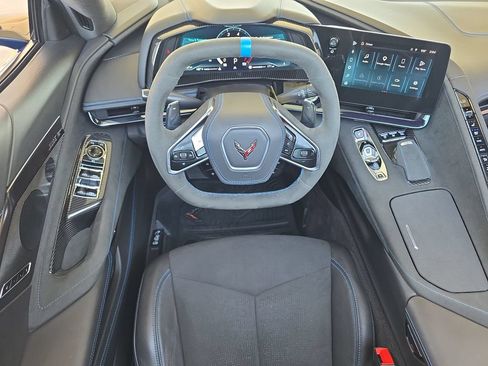 Used 2025 Chevrolet Corvette Stingray Premium Conv w/ Z51 Performance Package RWD image 11
