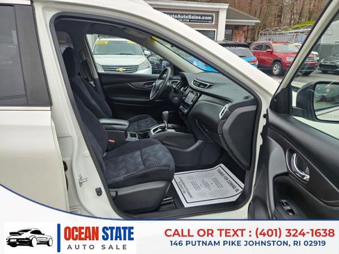 Used 2016 Nissan Rogue SV w/ SV Premium Package image 13