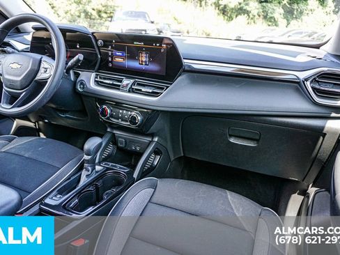 Used 2025 Chevrolet TrailBlazer LT FWD image 23