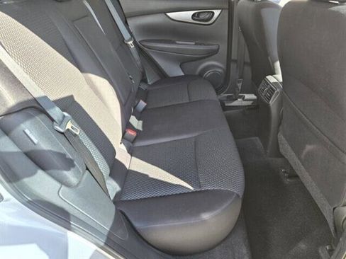 Used 2021 Nissan Rogue Sport S image 18