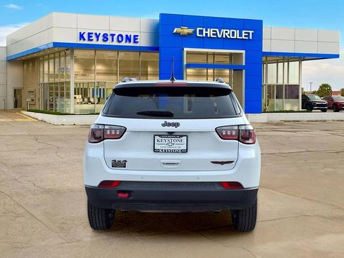 Used 2025 Jeep Compass Trailhawk AWD/4WD image 6