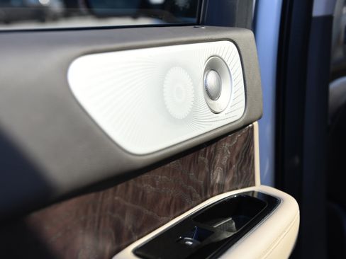 Used 2022 Lincoln Navigator Reserve AWD/4WD image 15