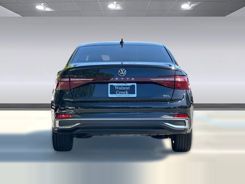 Used 2025 Volkswagen Jetta SEL FWD image 9