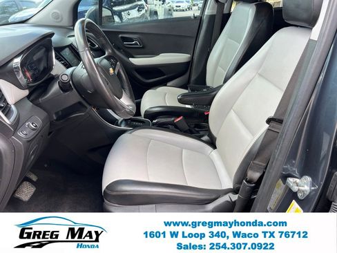 Used 2021 Chevrolet Trax LT w/ Premium Seat Package FWD image 21