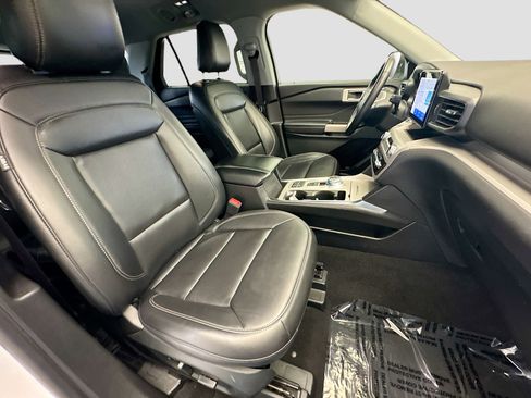 Used 2023 Ford Explorer XLT w/ Equipment Group 202A image 19