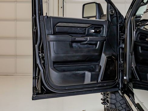 Used 2025 RAM 3500 Limited image 33